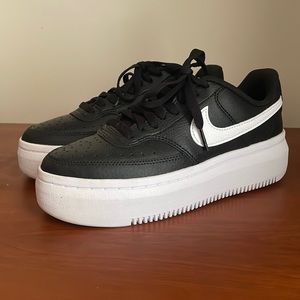 Like New black nike platform sneakers